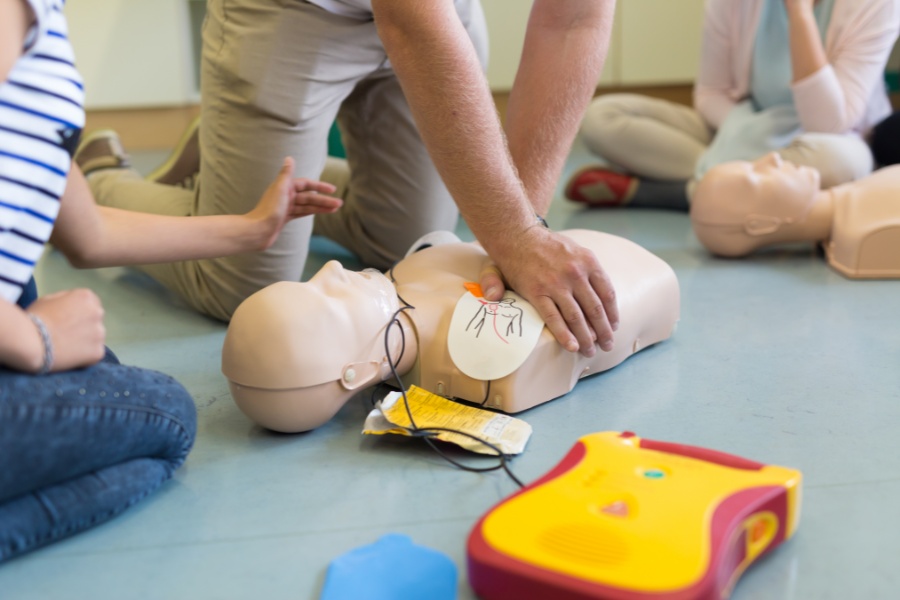 How to use a defibrillator (AED)